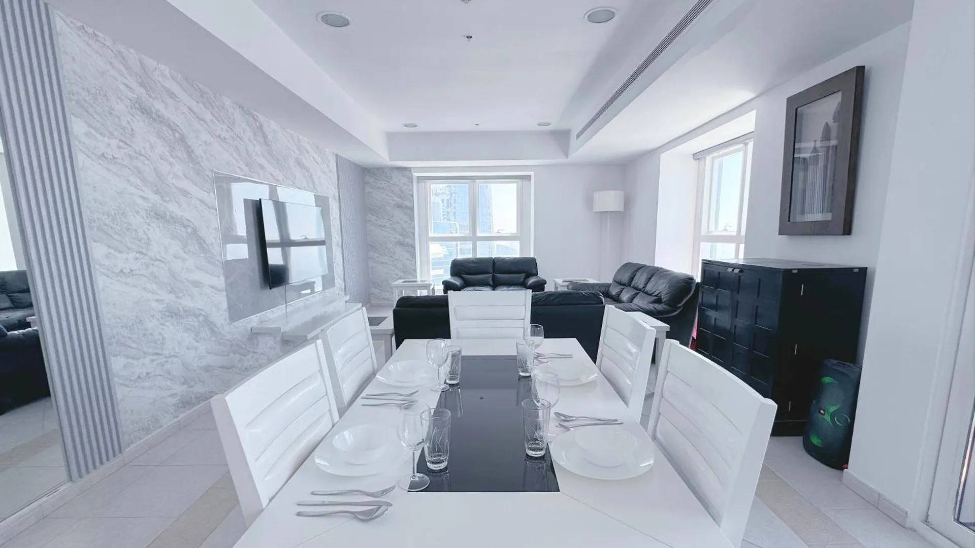 Huzz 59 - La Maison Blanche Dubai 0*,