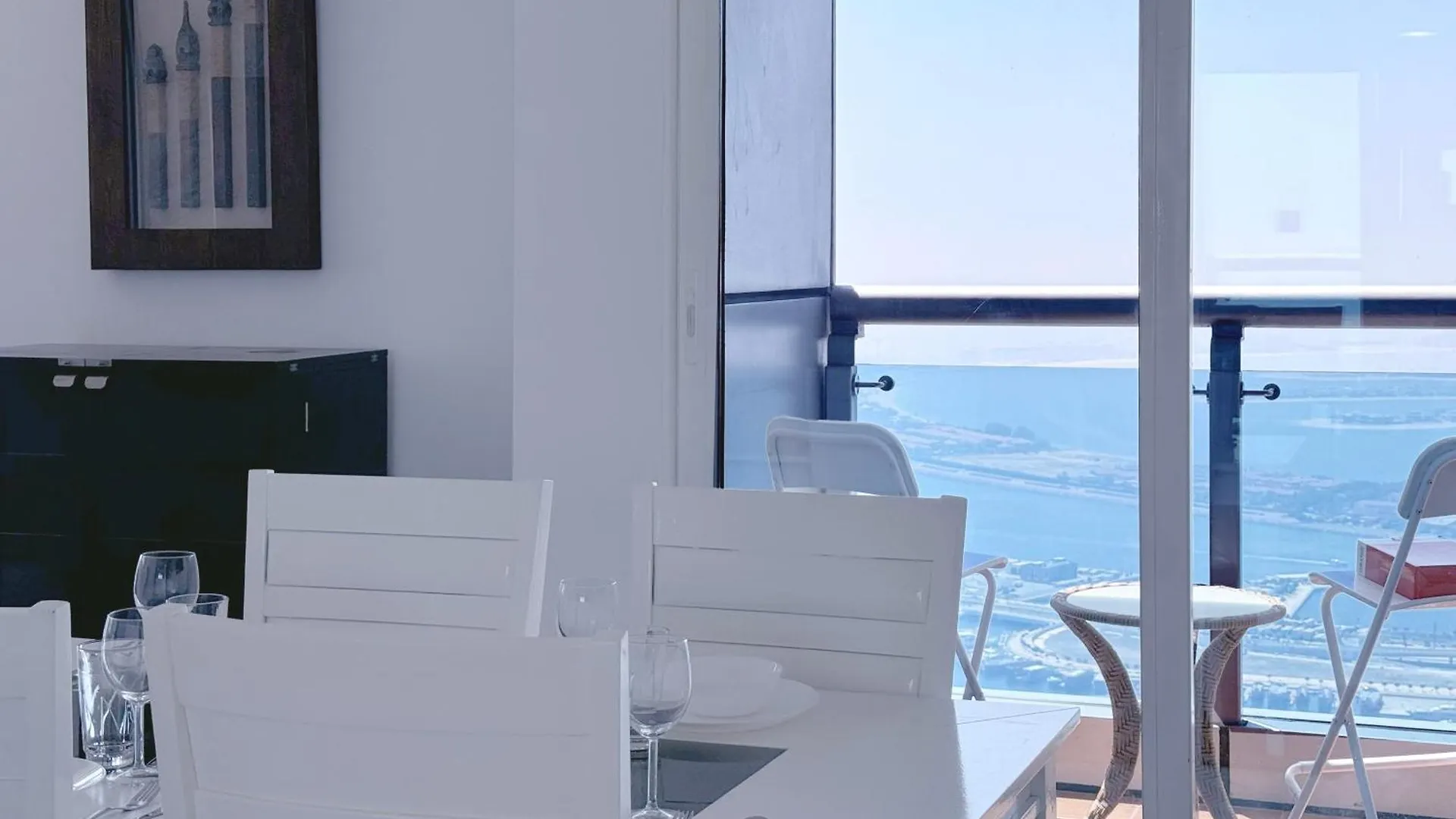 Huzz 59 - La Maison Blanche Dubai