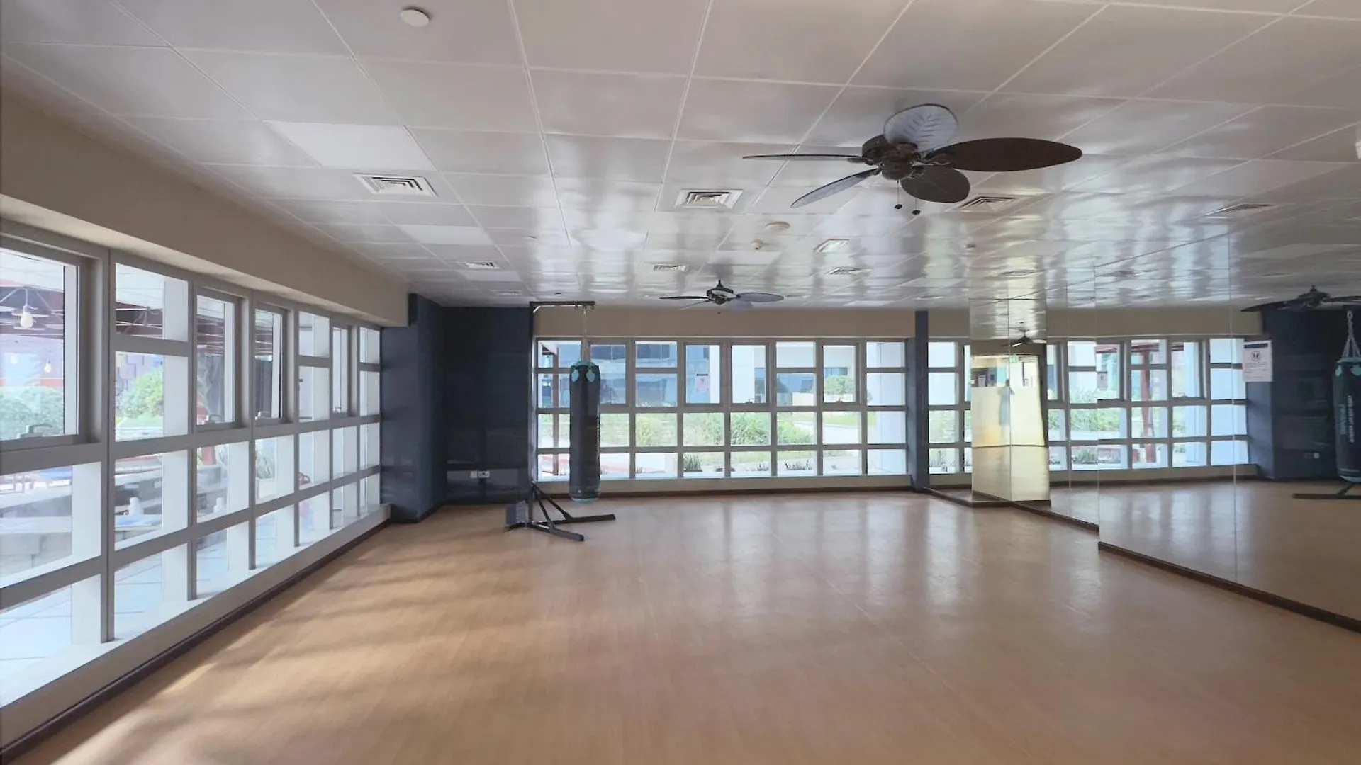 Apartment Huzz 59 - La Maison Blanche Dubai
