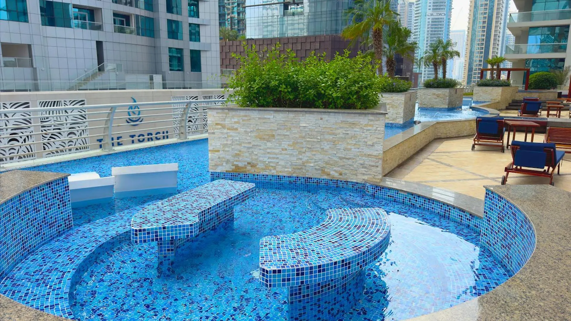 Huzz 59 - La Maison Blanche Dubai 0*,