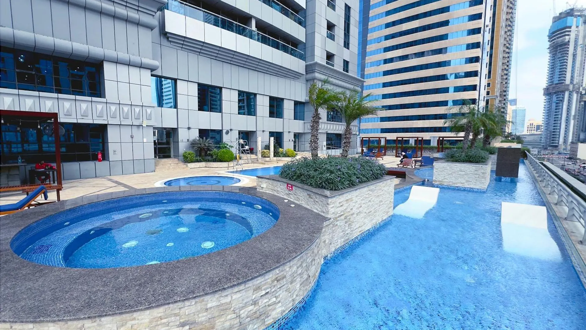 Huzz 59 - La Maison Blanche Dubai Apartment