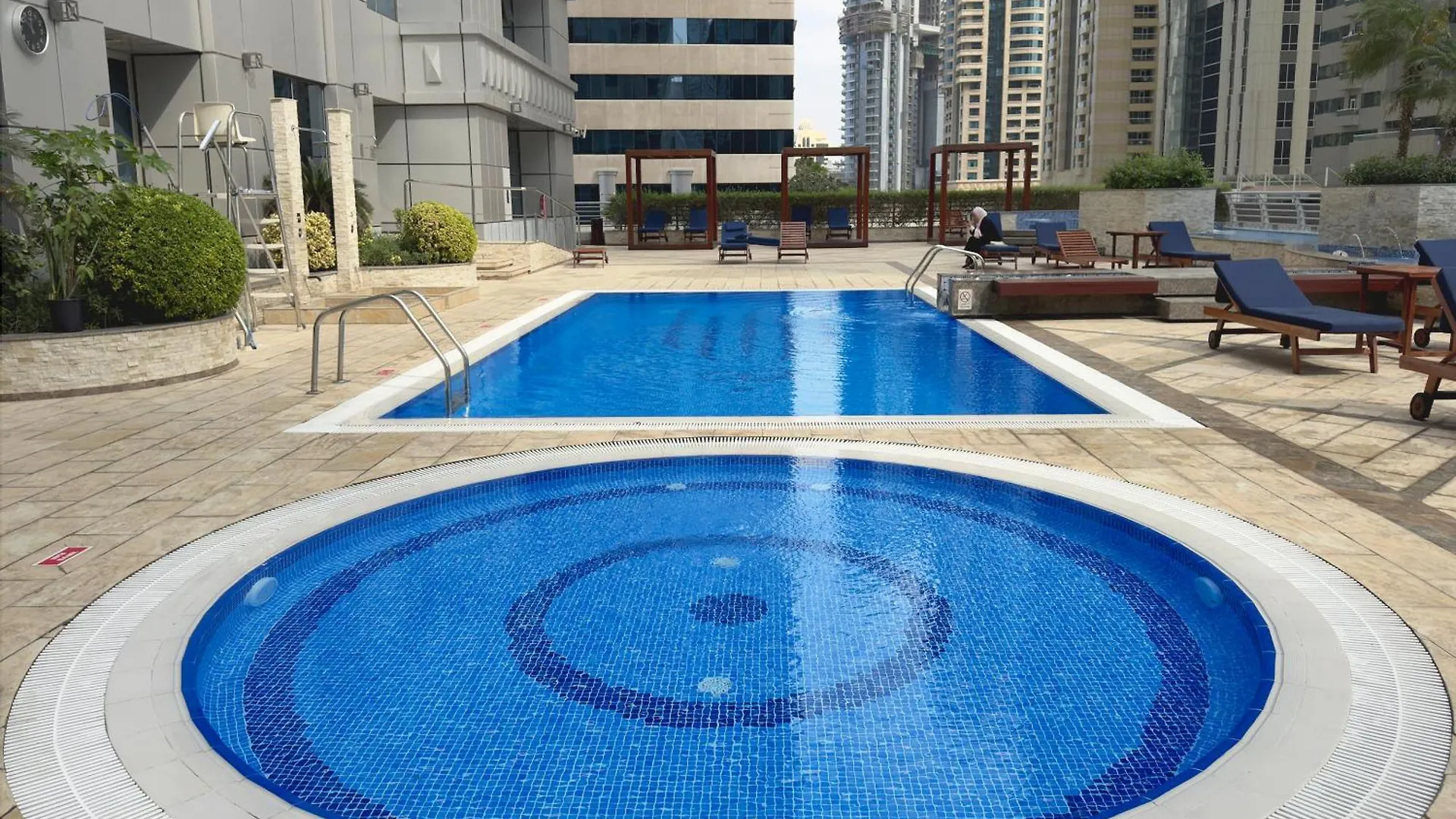 Huzz 59 - La Maison Blanche Dubai Apartment