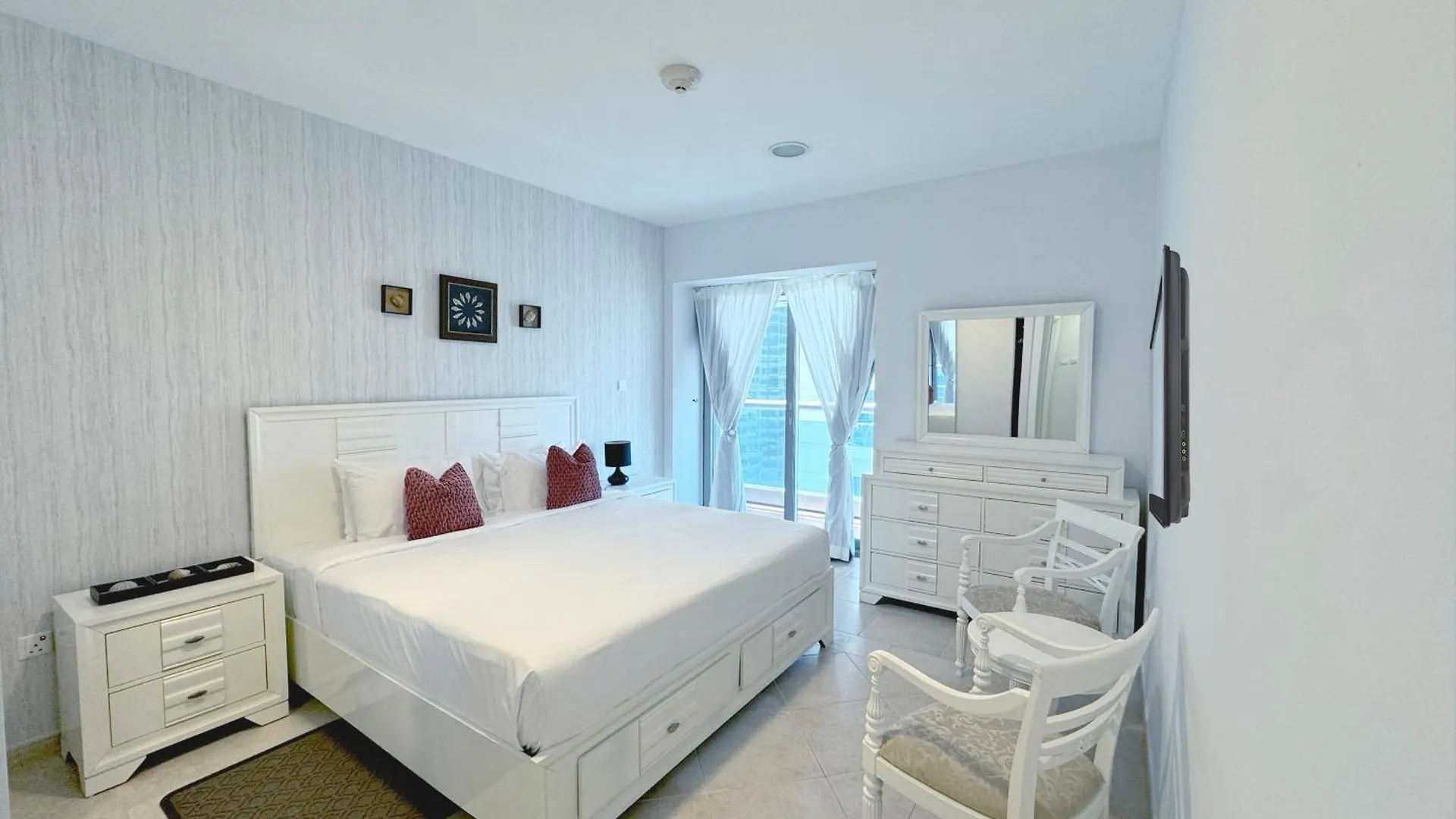 Huzz 59 - La Maison Blanche Dubai United Arab Emirates