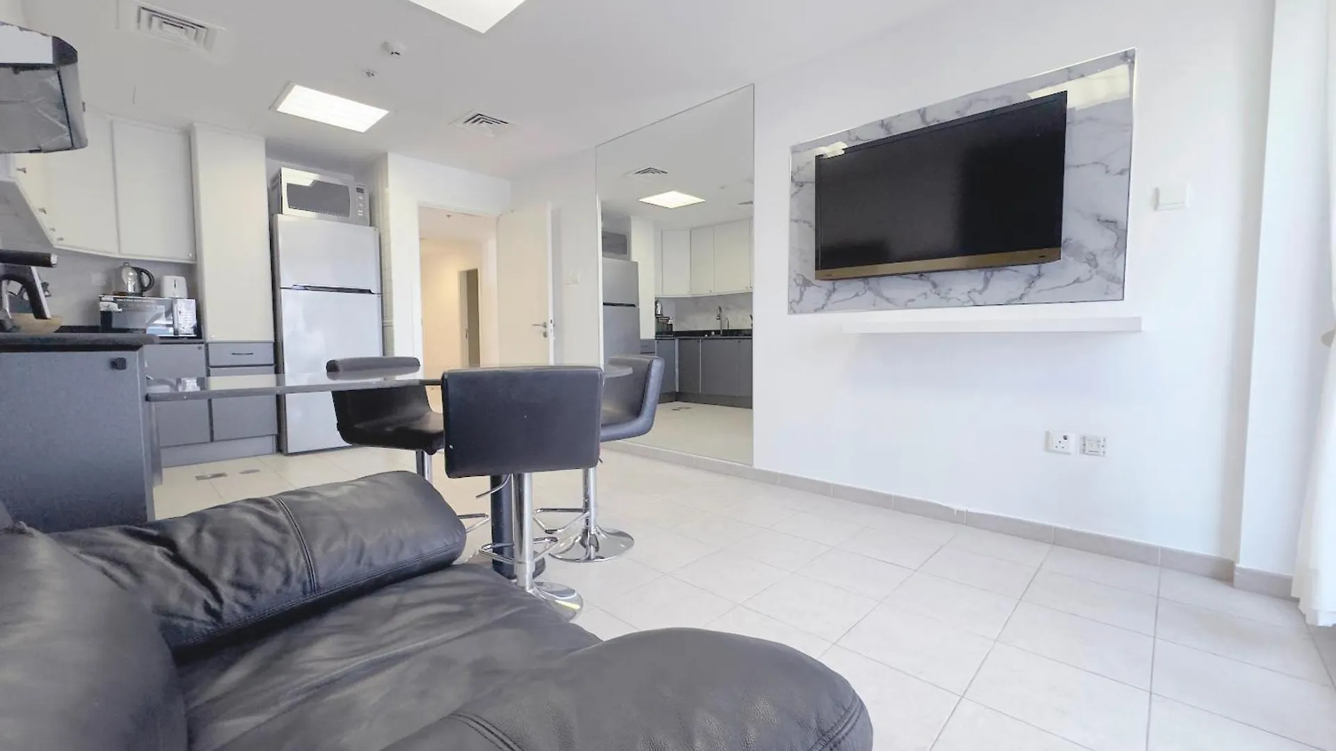 Apartment Huzz 59 - La Maison Blanche Dubai